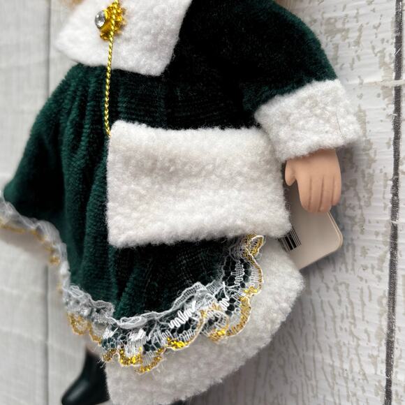 Vintage Belinda Agnes Christmas Collection Doll - Picture 5 of 9
